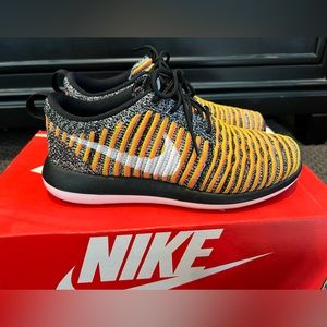 Nike Roshe Two Flyknit size 6